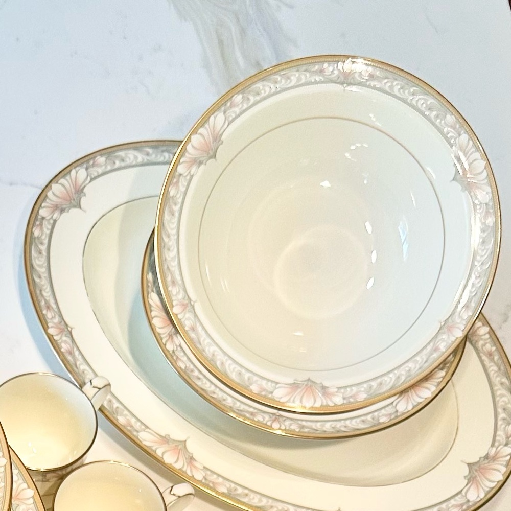 Noritake Barrymore Large Serving Bowl-Pristine Condition!